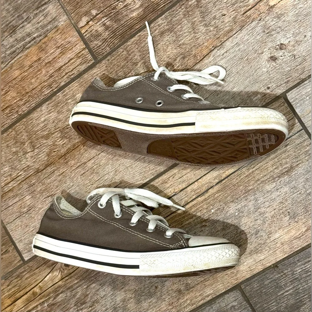 Converse Shoes​​